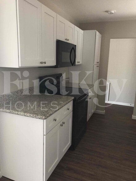 Building Photo - 5904 Jerry Dr