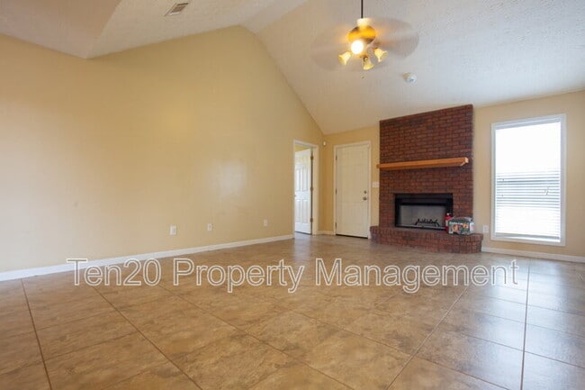 Building Photo - 25 Kalin St
