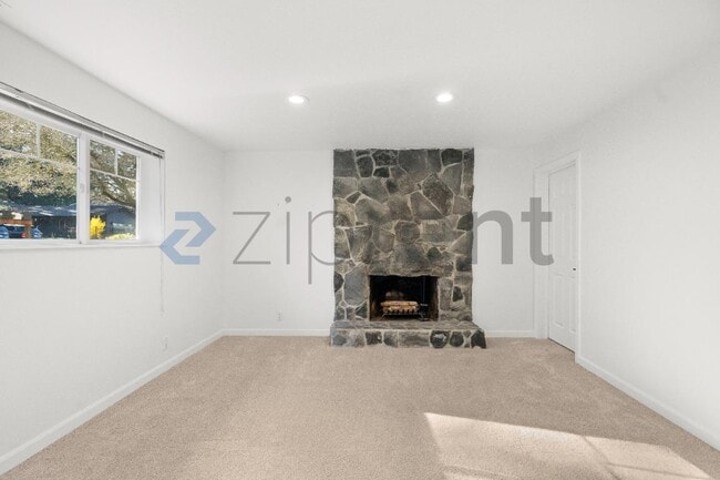 Building Photo - 10733 126th Pl NE