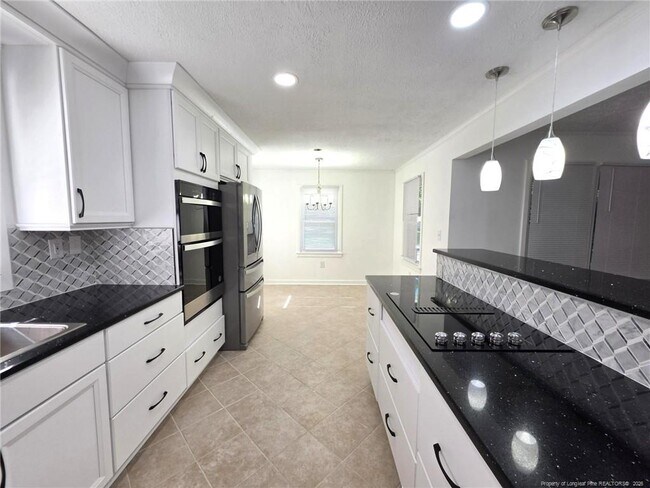 Building Photo - 216 Country Club Dr