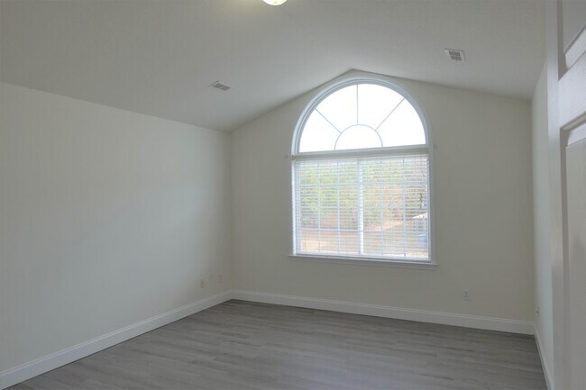Building Photo - 445 Melbourne Ln