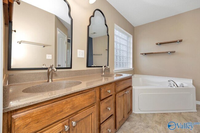 Building Photo - 247 De Jan Rd