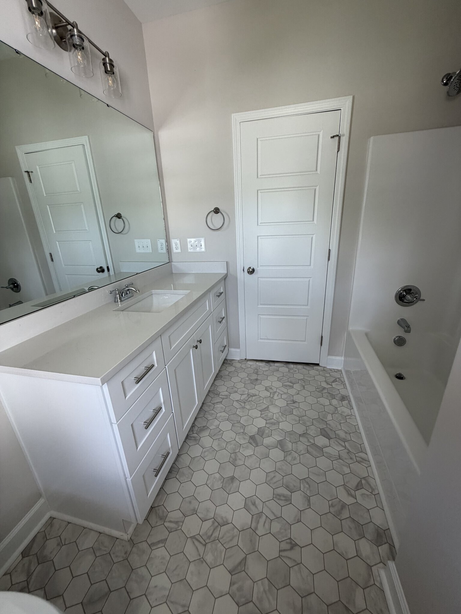 Building Photo - 405 Creeks Edge Dr