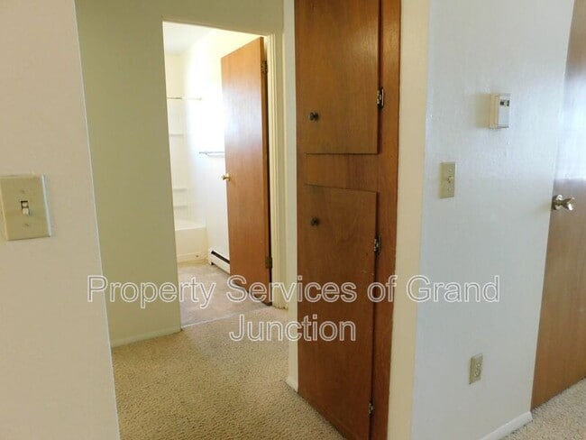 Building Photo - 2860 Elm Cir