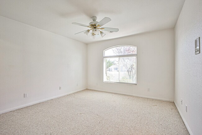 Building Photo - 6025 Egan Crest Dr