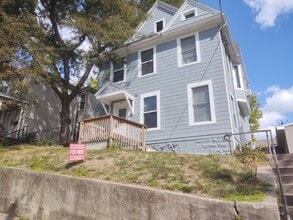 Building Photo - 611 N Perry St