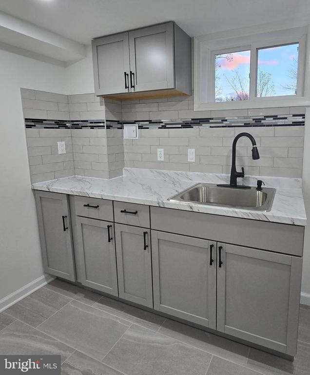 Building Photo - 4813 Lawrence St