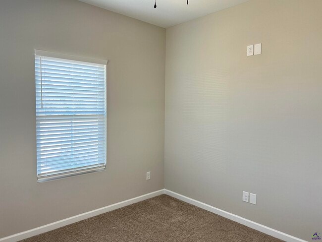 Building Photo - 99 Azalea Ave