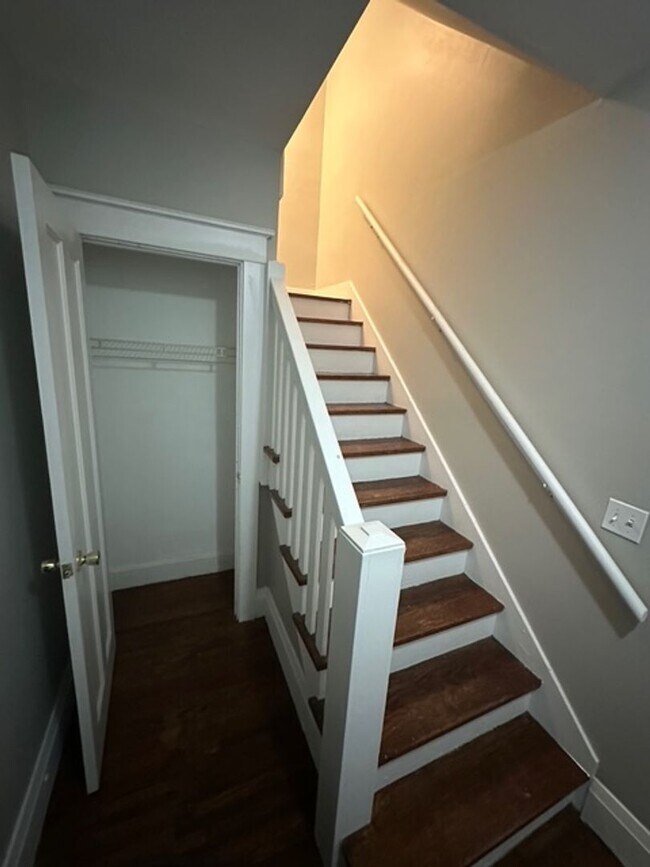 Building Photo - 347 Broadway