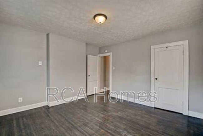 Building Photo - 2948 N Park Ave