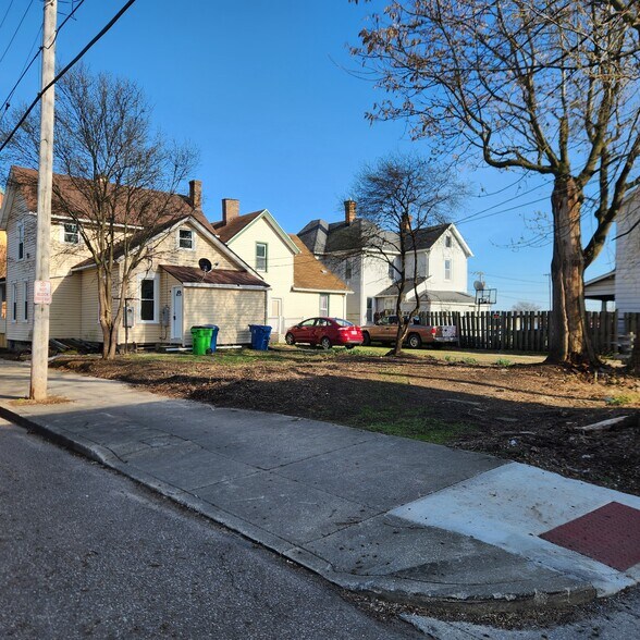 Building Photo - 212 1st St NW