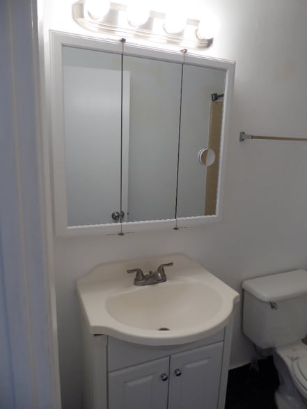 Building Photo - 214 Melrose Dr