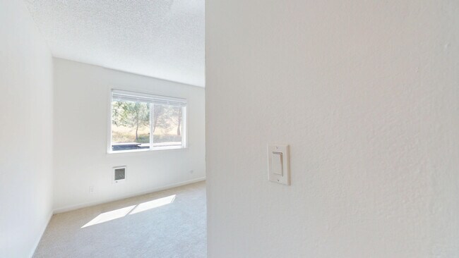 Building Photo - 475 Ignacio Blvd