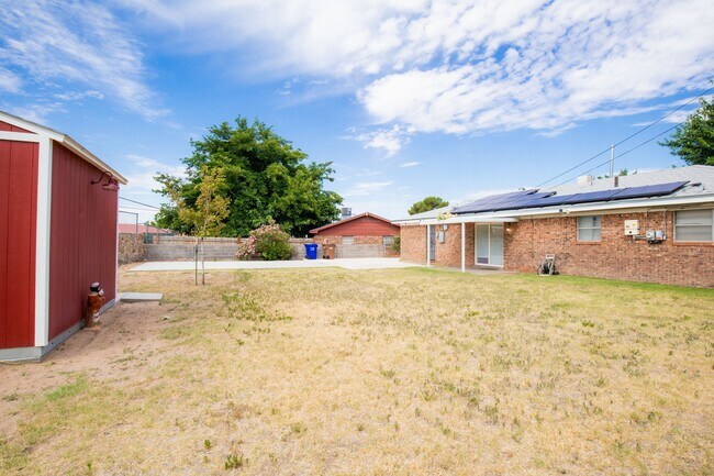 Building Photo - 1633 Stull Dr