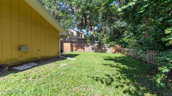 Building Photo - 13009 Bent Pine Ct E