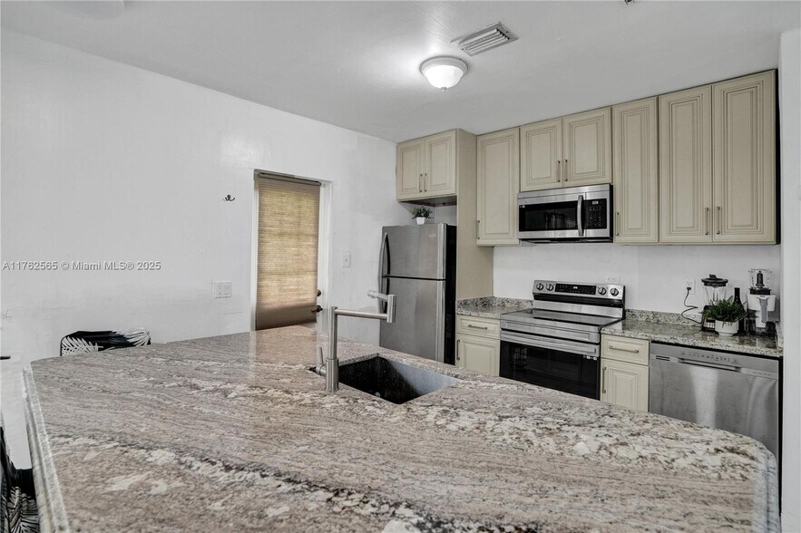 Building Photo - 12525 SW 104th St
