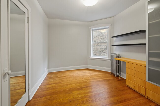 Building Photo - 4710 N Talman Ave