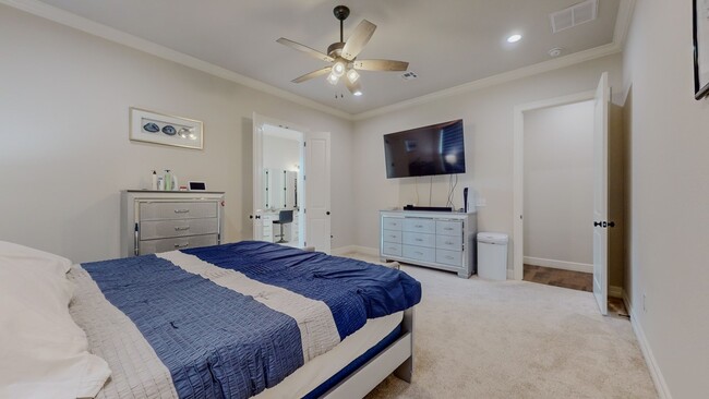 Building Photo - 112 Pindo Palm Dr