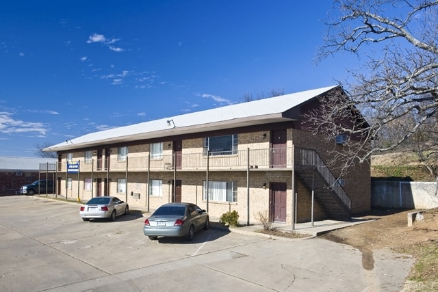 Building Photo - Lynwood Apartments