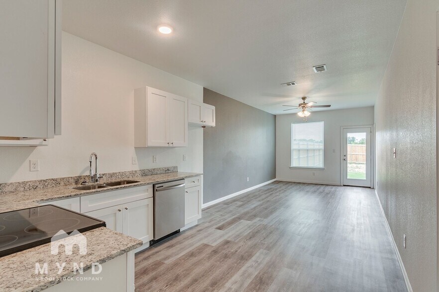 Building Photo - 3234 S Cherry Ln