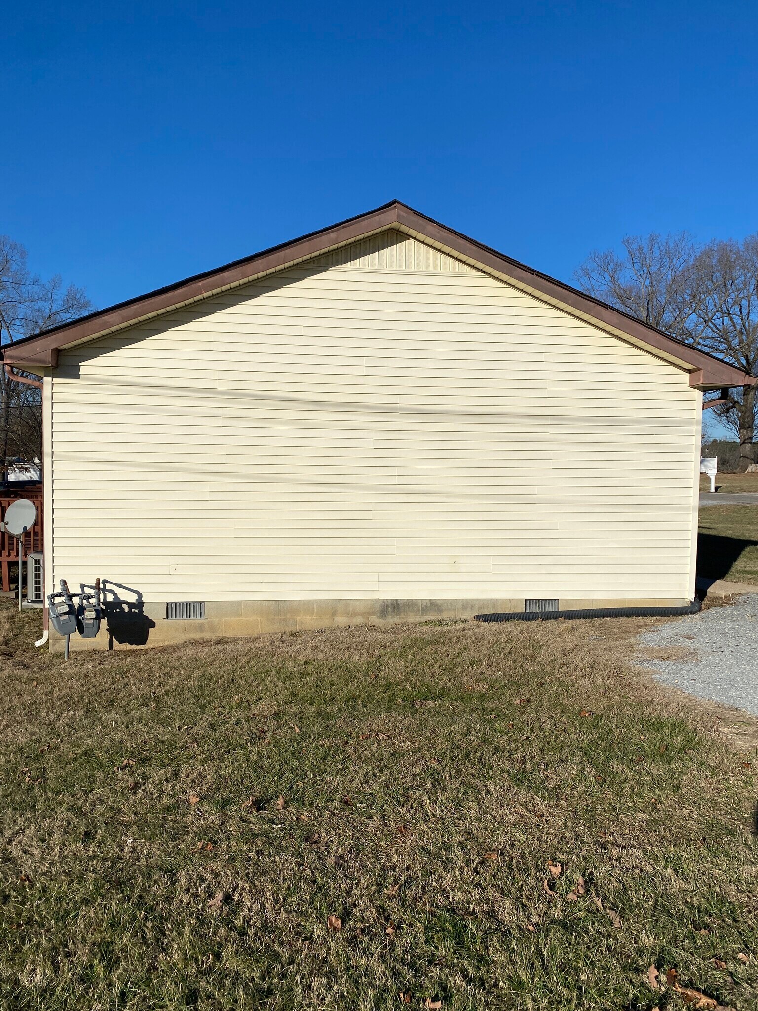 Side view 1 - 1205 Redden Ln