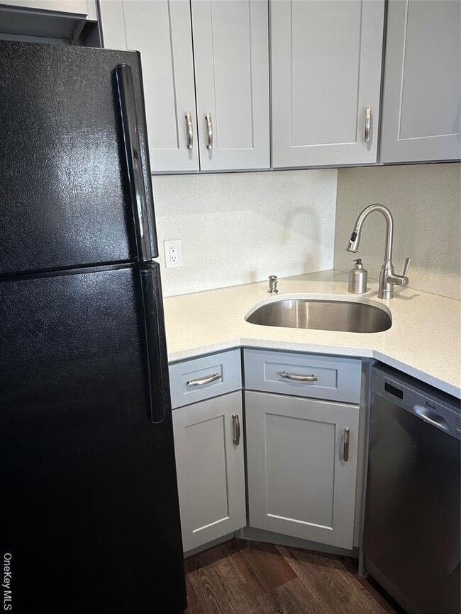 Building Photo - 55 Tulip Ave