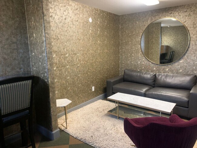 Building Photo - Nice Condo w/Garage in Roseville