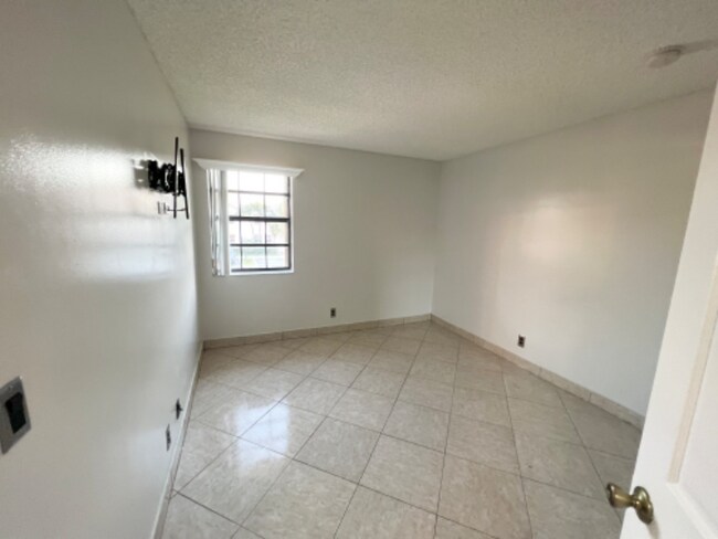 Building Photo - 3171 Leewood Terrace