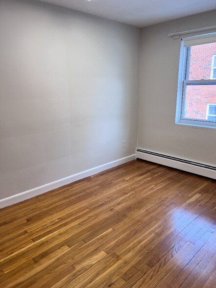 Building Photo - 35 Montvale Ave