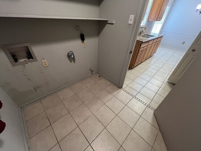 Building Photo - 8823 Cefalu Dr