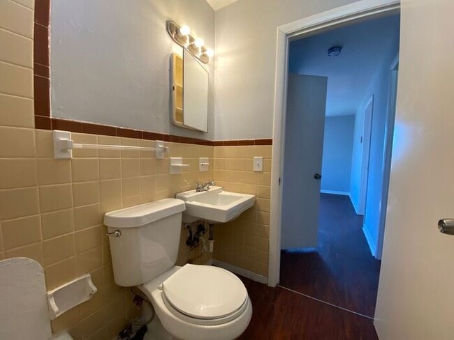 Building Photo - 2 Bed / 1 Bath Apartment on 2nd Ave - Walk Downtown!