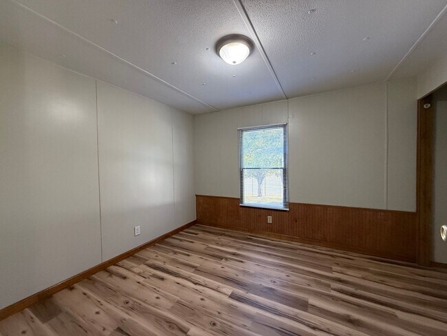 Building Photo - 2 Bedroom 1 Bath Mobile Home in Greeneville, TN