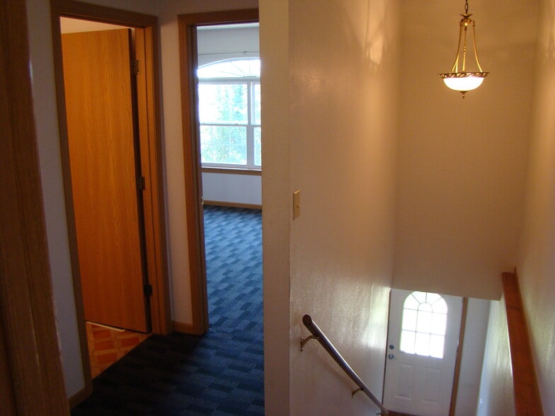 Building Photo - 403 E Main St