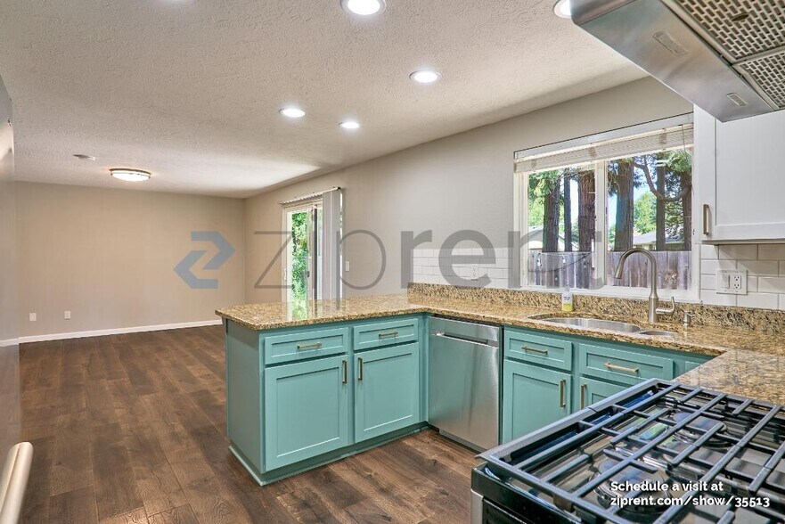 Building Photo - 17465 NW Carl Ct