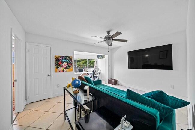 Building Photo - 8745 SW 137th Ave