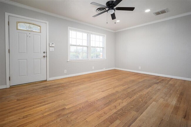 Building Photo - 906 NW 46th St