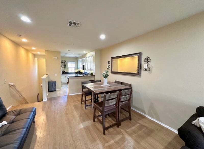 Building Photo - 849 The Promenade