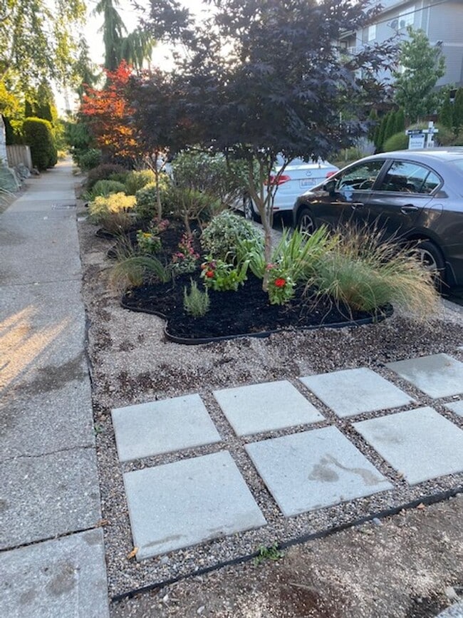 Building Photo - Greenwood Townhome 2Beds 1.5 Bath- $3,100