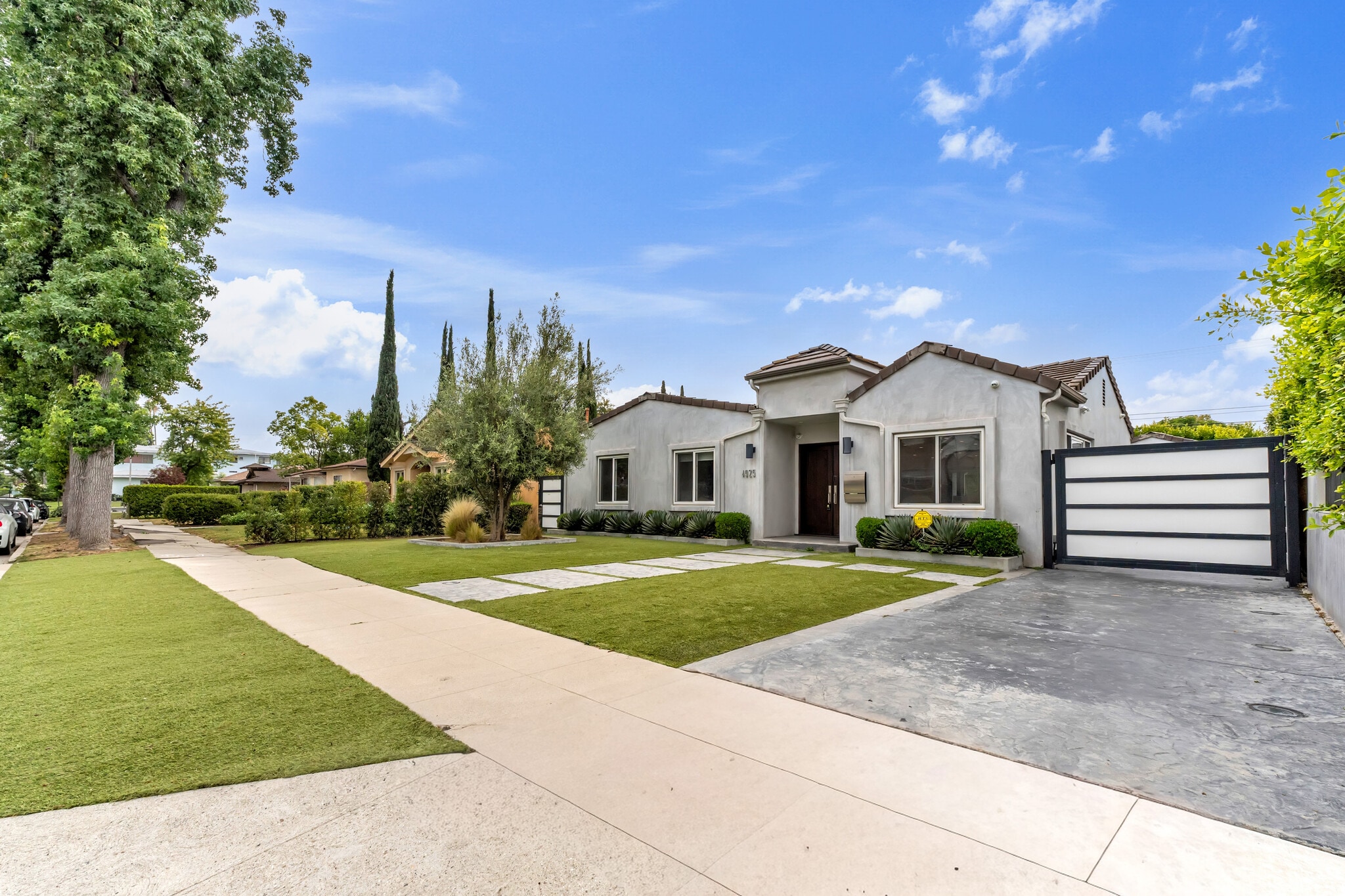 Building Photo - 4925 Nagle Ave