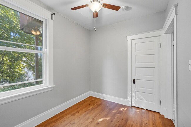 Building Photo - Emming Duplex