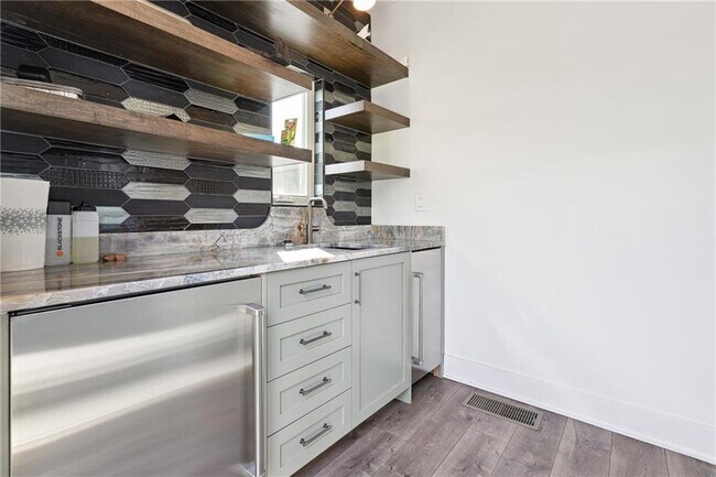 Building Photo - 1207 Chelsea Cir NW