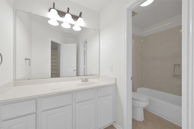 Building Photo - 10 Barker Ridge Ct