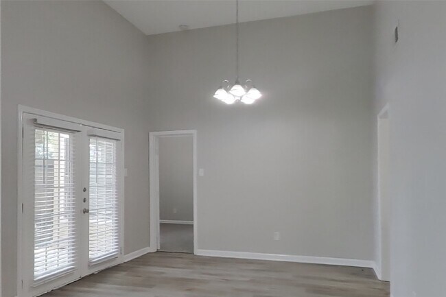 Building Photo - 16027 Hidden Acres Dr