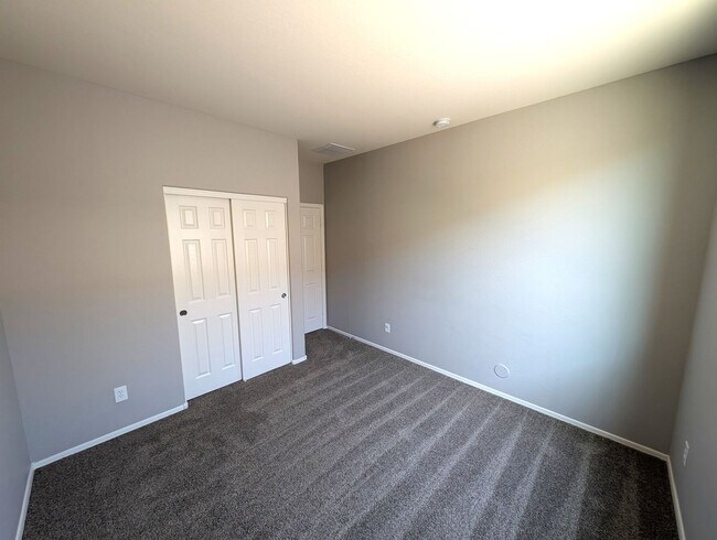 Building Photo - 3 Bedroom Home in the Beacon Heights Commu...