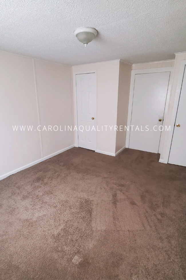 Building Photo - 2 bed 1 bath house