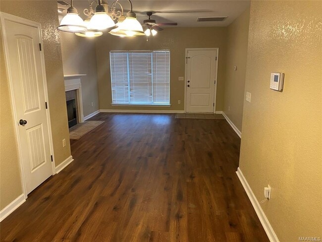 Building Photo - 6637 Ridgeview Cir