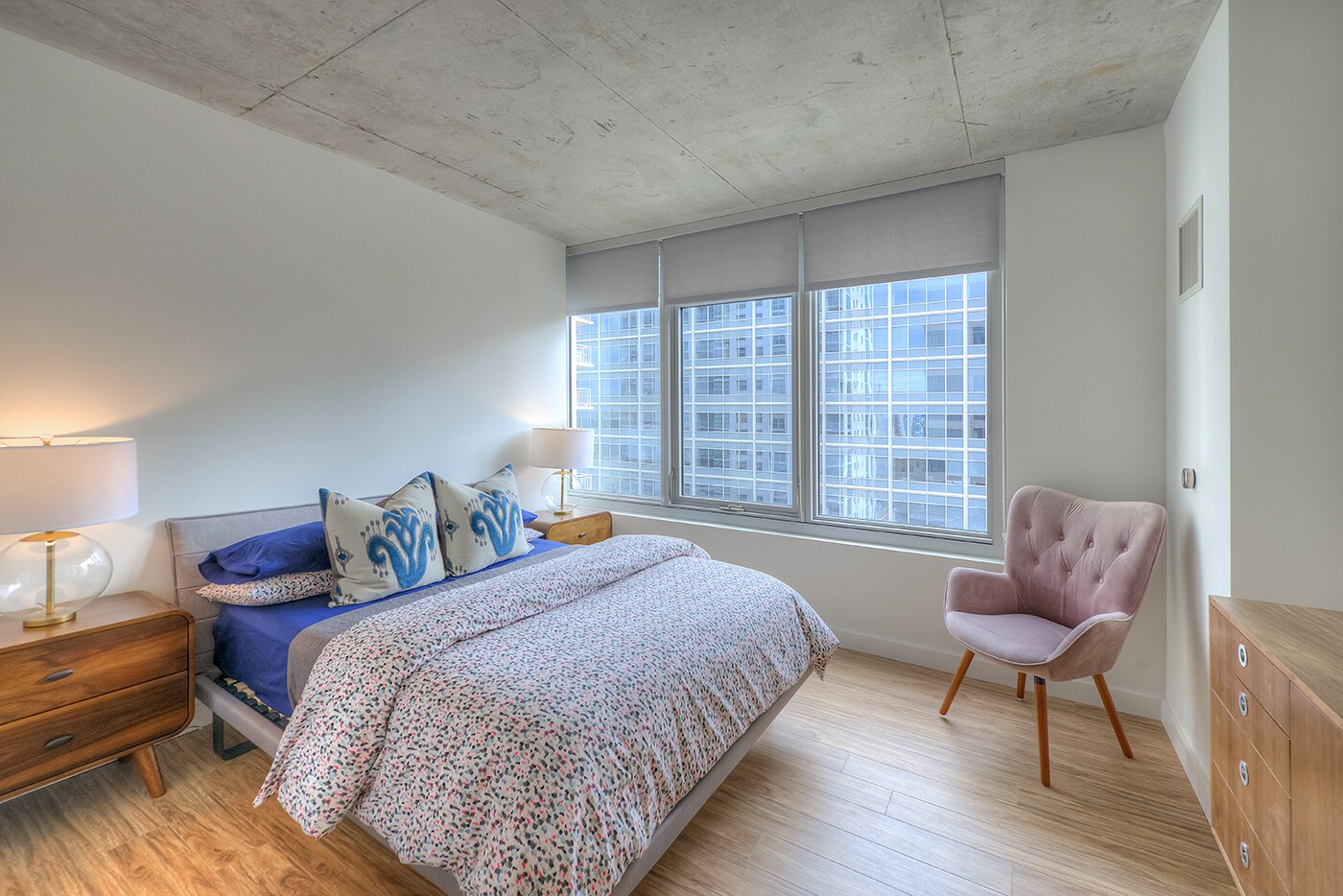 Building Photo - 150 N Desplaines St