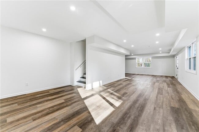 Building Photo - 1715 Crestline Dr NE
