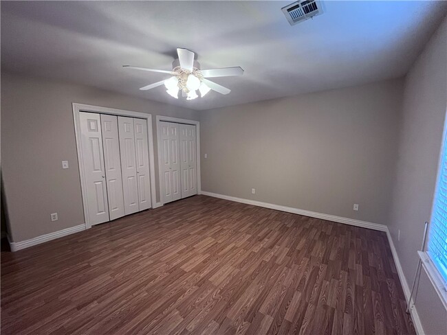Building Photo - 2060 Ravenwood Blvd