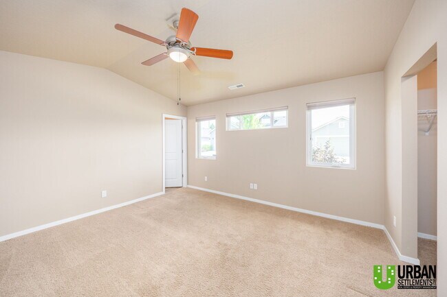 Building Photo - 2112 W Summit Pkwy